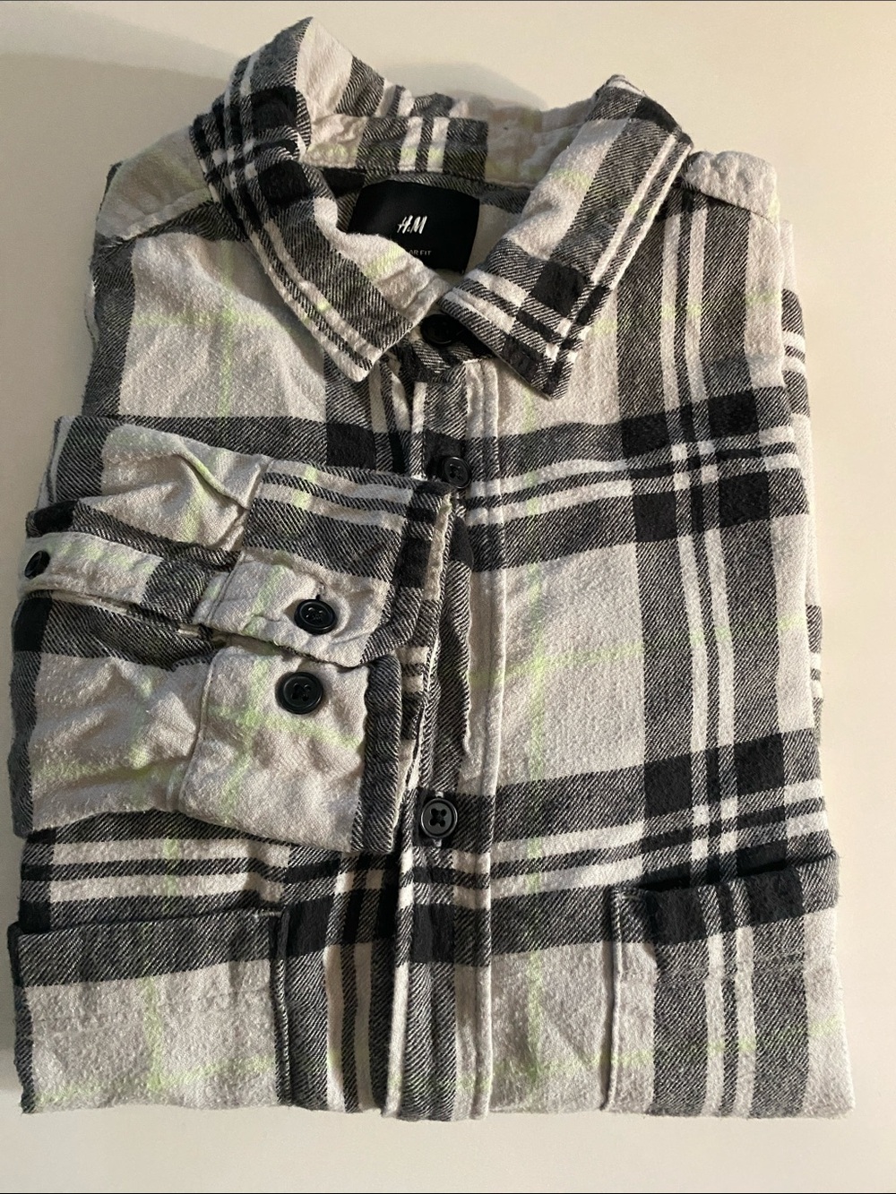 H&M Long sleeve button down flannel shirt! Size Large!